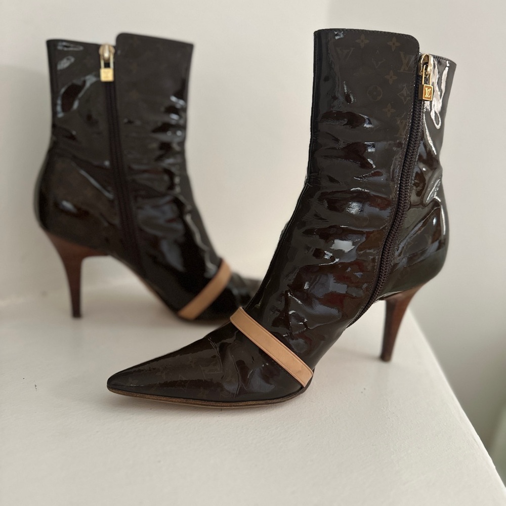 LOUIS VUITTON 🔒 LV Monogram Brown Patent Ankle Boots with Lock Charm Zip Sz 37.5 - Picture 8 of 11